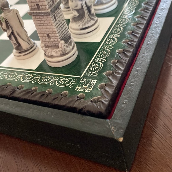 Chess Set-Self Contained. - Picture 7 of 16